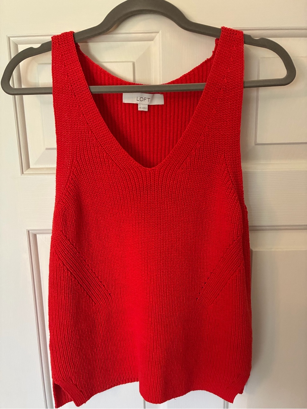 LOFT Bright Red Knit V-Neck Sleeveless Top-Never worn NWT